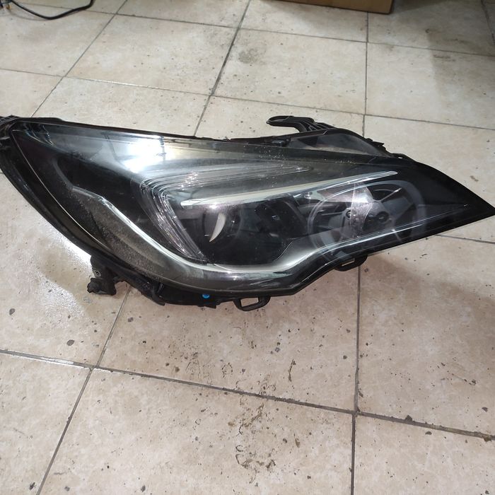 Farol Direito Opel Astra K (B16) (2015–2022)