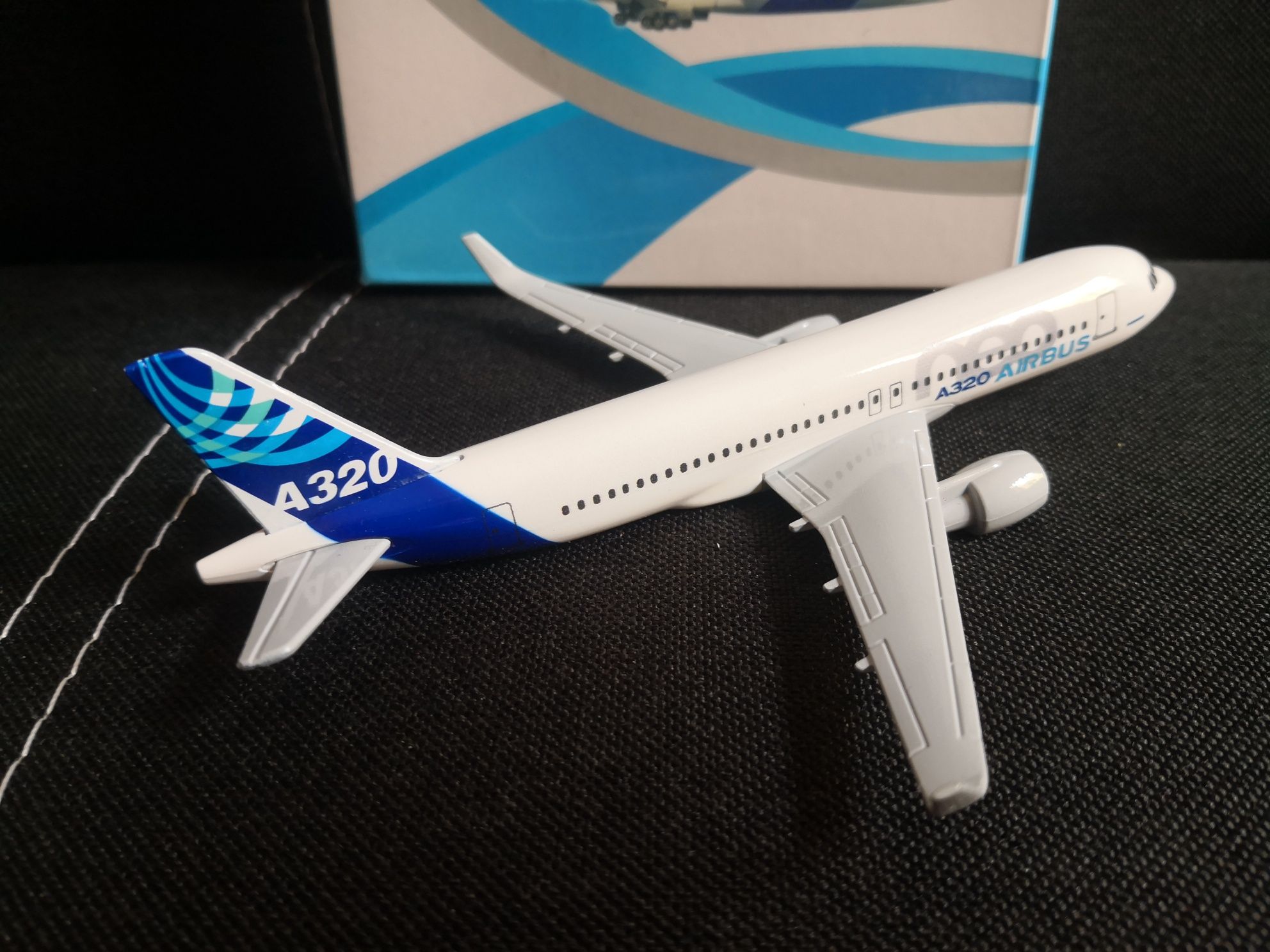 Samolot model samolotu metalowy ok 16 cm Airbus A320 neo