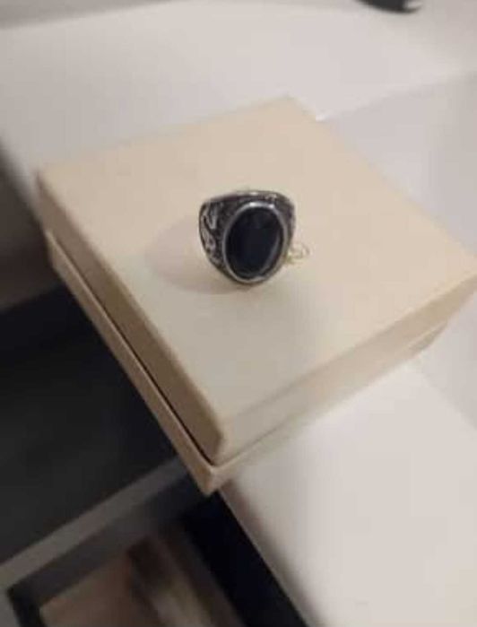 Anel com dragao e pedra da sorte