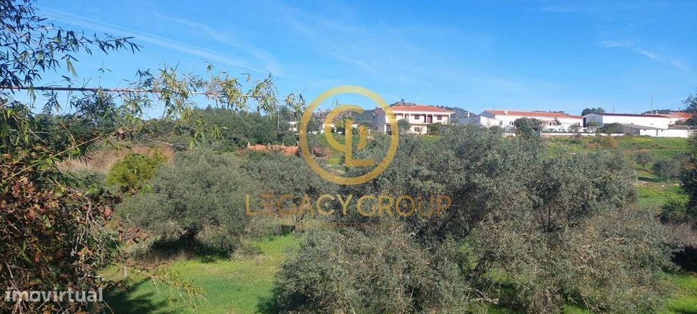 Terreno com mina de água e  uma Ruina em Alte, Loulé, Algarve