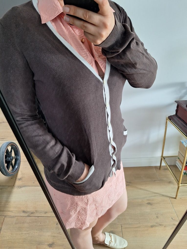 Sweter elegancki brązowy jedwab silk do pracy casual basic na guziki s
