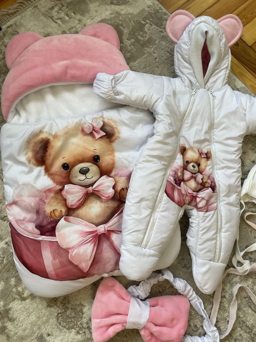 Комплект на виписку, комбінезон и конверт спальник + шапочки в подарун