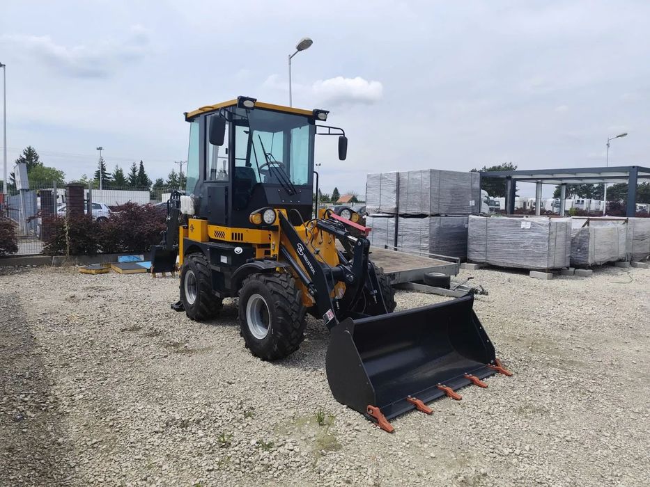 JB BL35-12  Koparko ladowarka JB BL35-12, dmc 3,5 T, zamiana