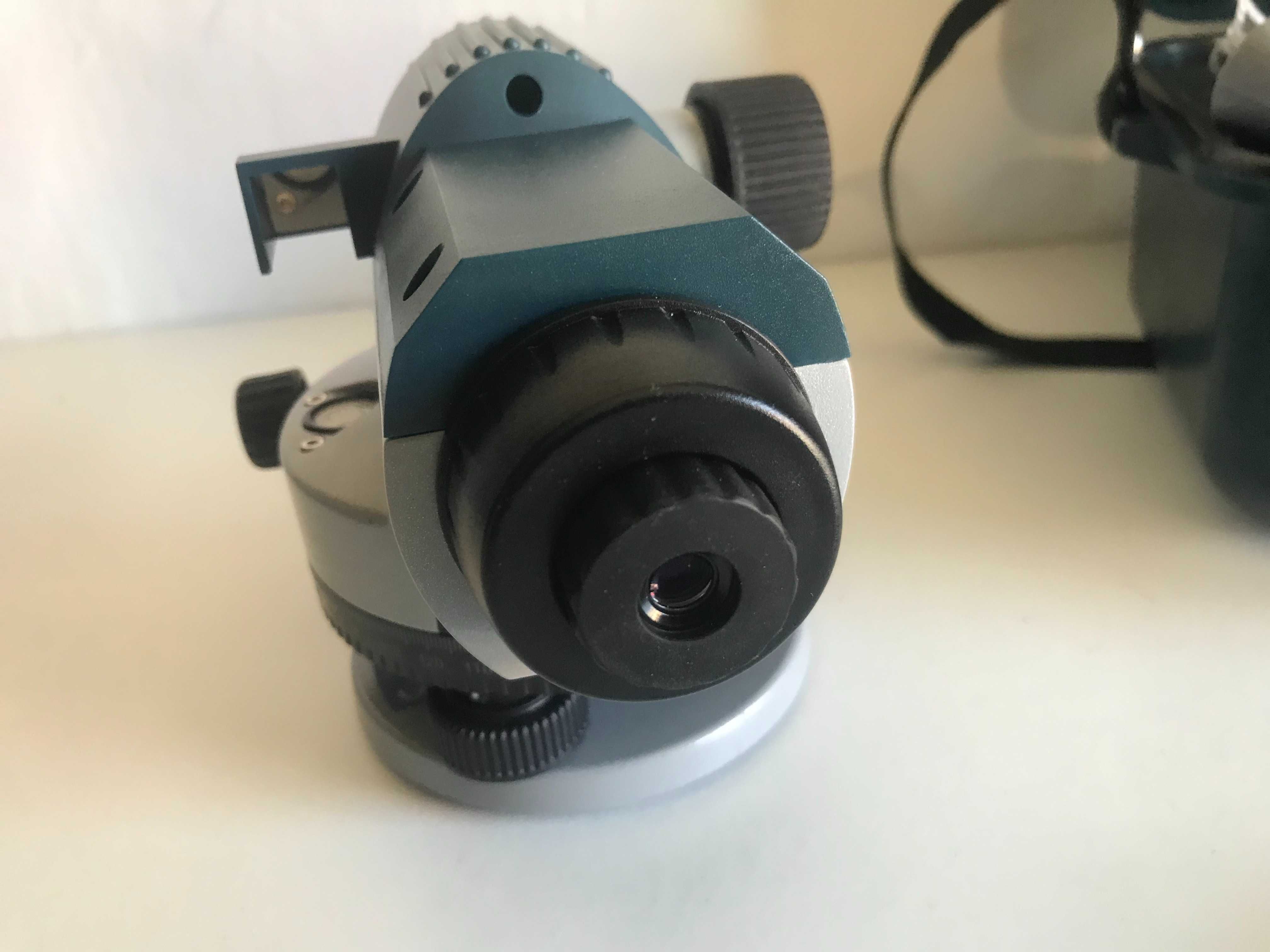Оптичний нівелір Bosch Professional GOL 32 D в кейсі з Англії