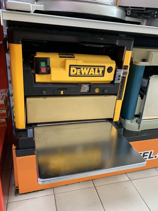 Desengrossadeira Portátil 1800W DeWalt DW733