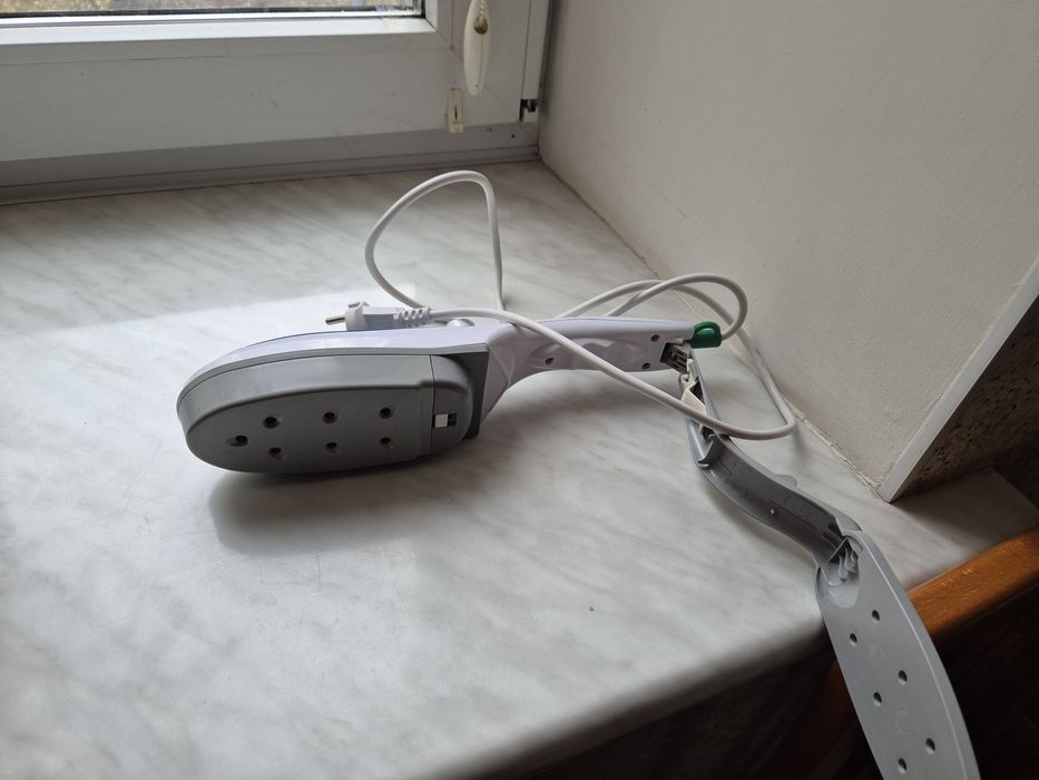 Ручний вертикальний відпарювач праска