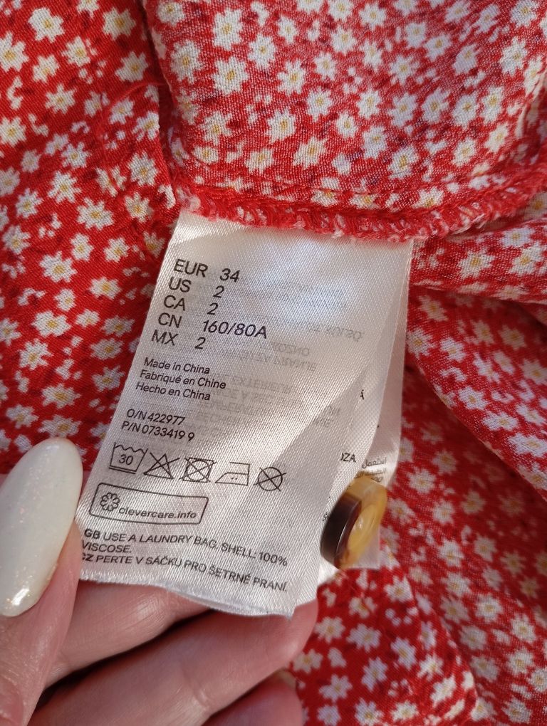 H&M XS-S śliczna krótka czerwona mini sukienka w kwiaty kwiatuszki