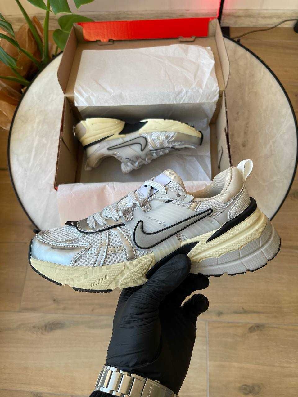 Жіночі кросівки Nike V2K Run Summit White Metallic Silver(літо/весна)