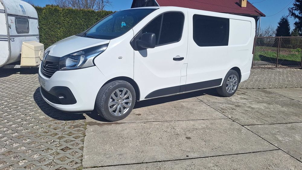 Renault trafic 3 brygadówka 6 osobowy