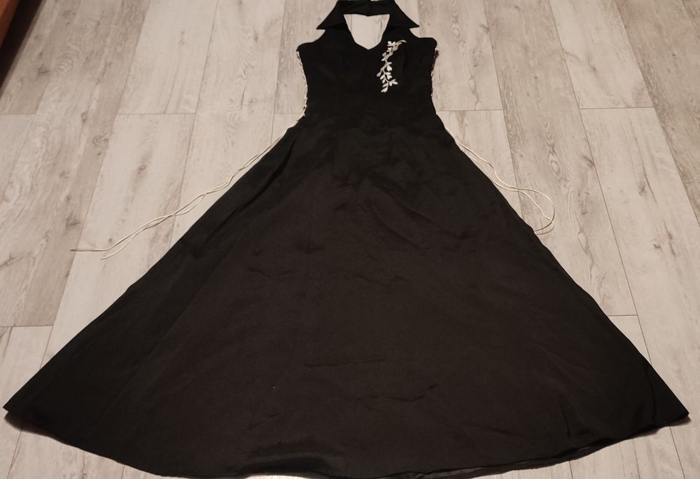 Długa elegancka sukienka