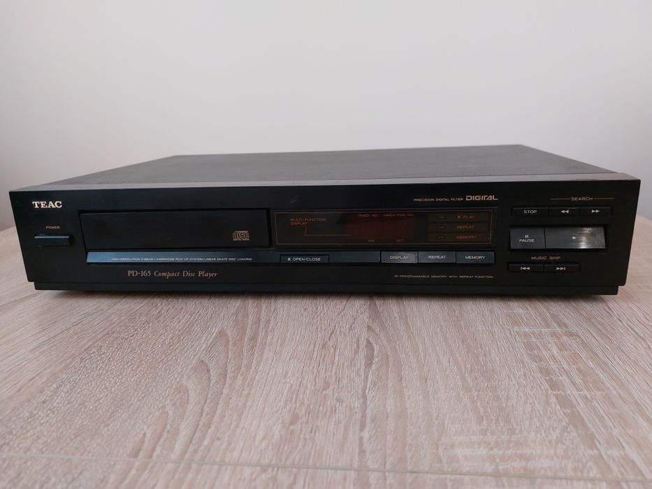 Odtwarzacz CD Teac PD-165 uszkodzony