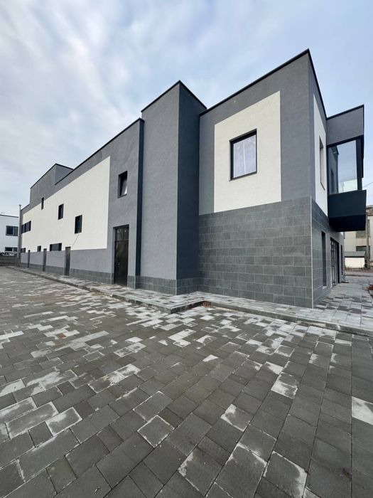 Оренда фасадних комерційних приміщень 100м2 та 450м2 Луцьк