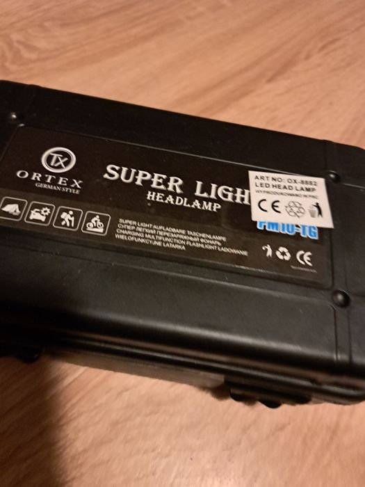 Ліхтарик налобний новий.