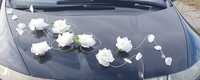 Dekoracje ślubne kwiaty na auto samochód