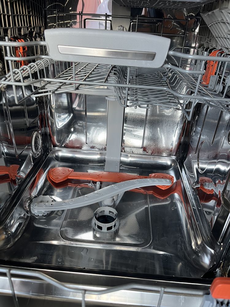 Zmywarka w dobrym stanie Hotpoint Ariston HIO3032WG 60cm