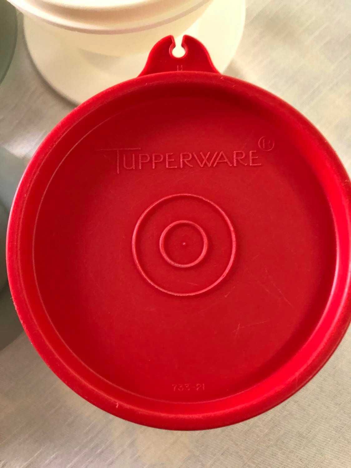 Caixas e taças Tupperware