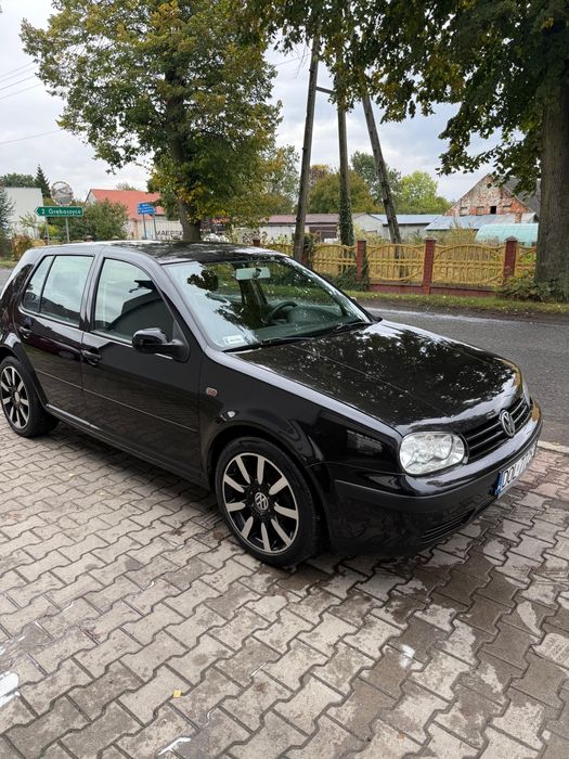 Volkswagen Golf 1,6 benzyna* super stan