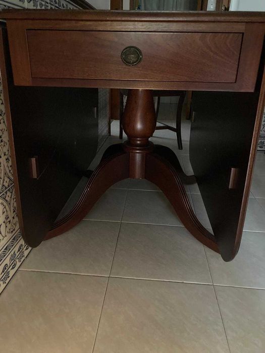 mesa de sala dobrável com gaveta, estilo holandês