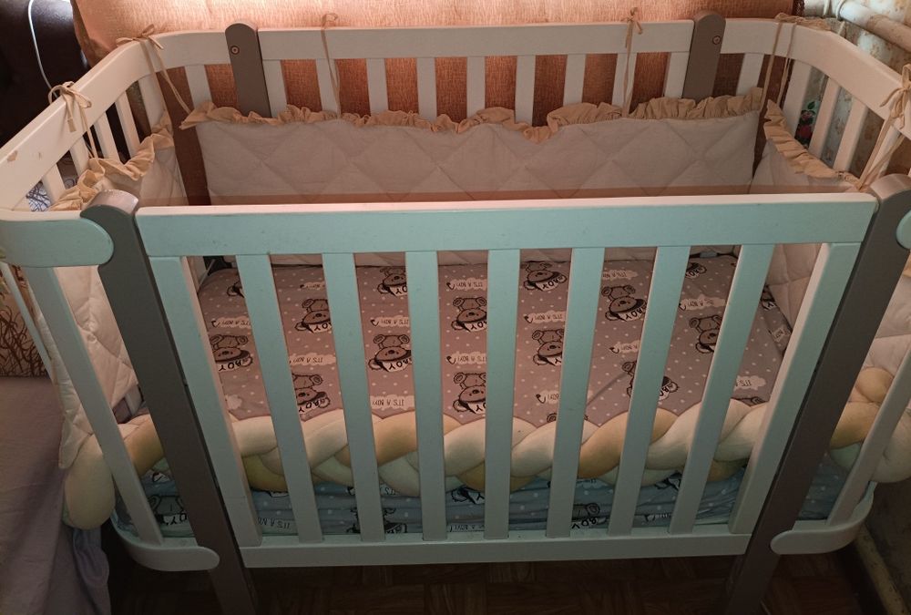 Продам дитяче ліжко .