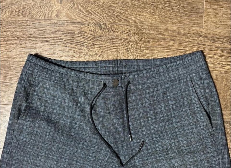 Джогеры Hugo Boss .