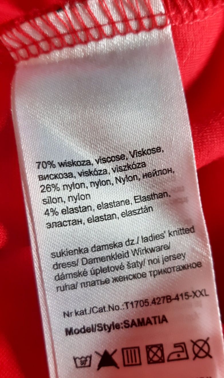 Piękna,prosta czerwona sukienka