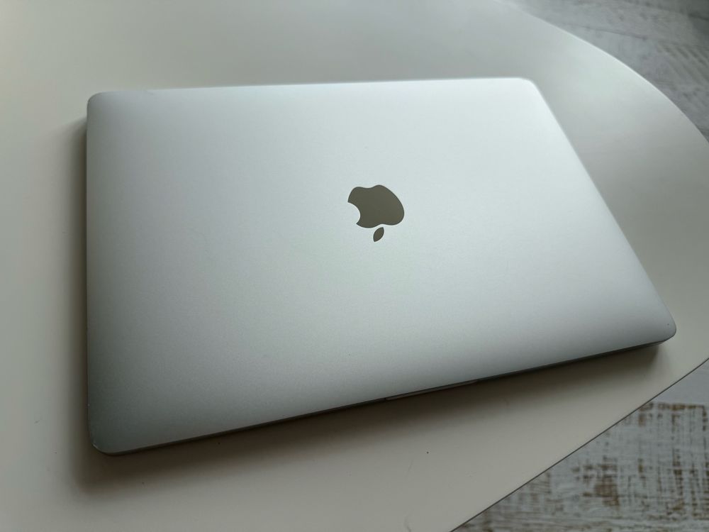 Apple MacBook Pro 2017 i5 16/256Gb