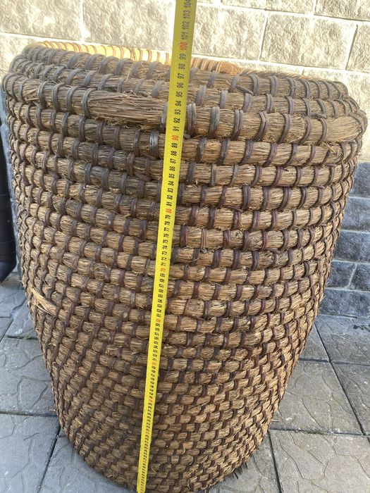 Старовинна плетена бочка корзина