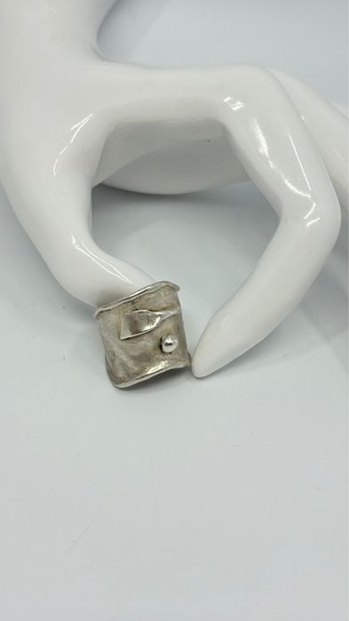 Srebrny piercionek p.925