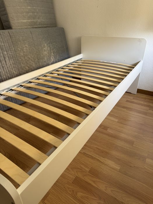 Cama slack ikea.  . Bom estdo