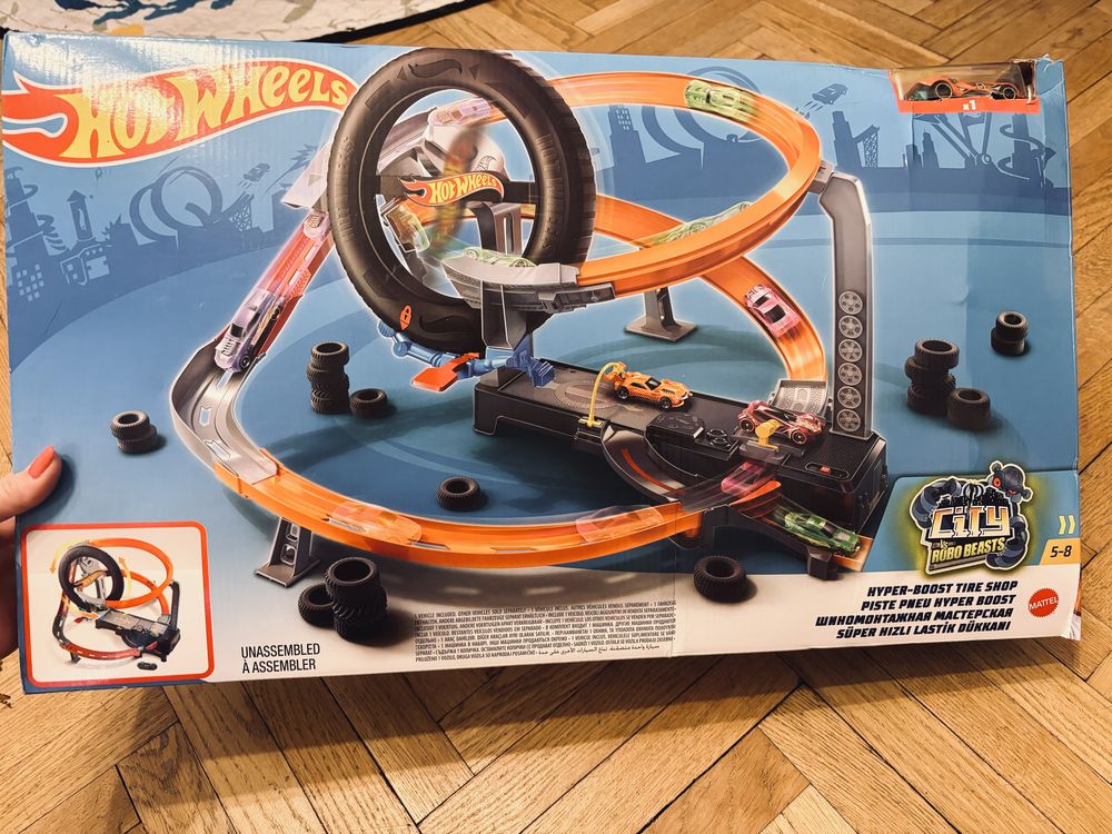 Hot wheels city hyper boost tire shop hiperator opona napęd elektrycz