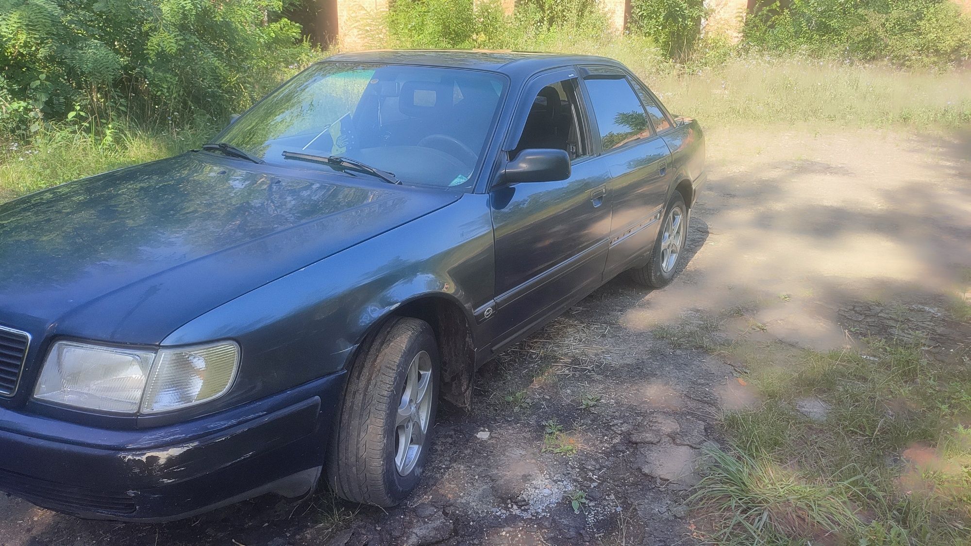 Продаєтя  Ауді 100 С4