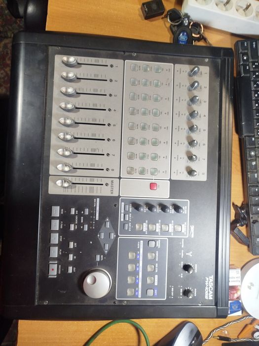 Звукова карта, аудіо інтерфейс, цифровий мікшер. Tascam fw-1082