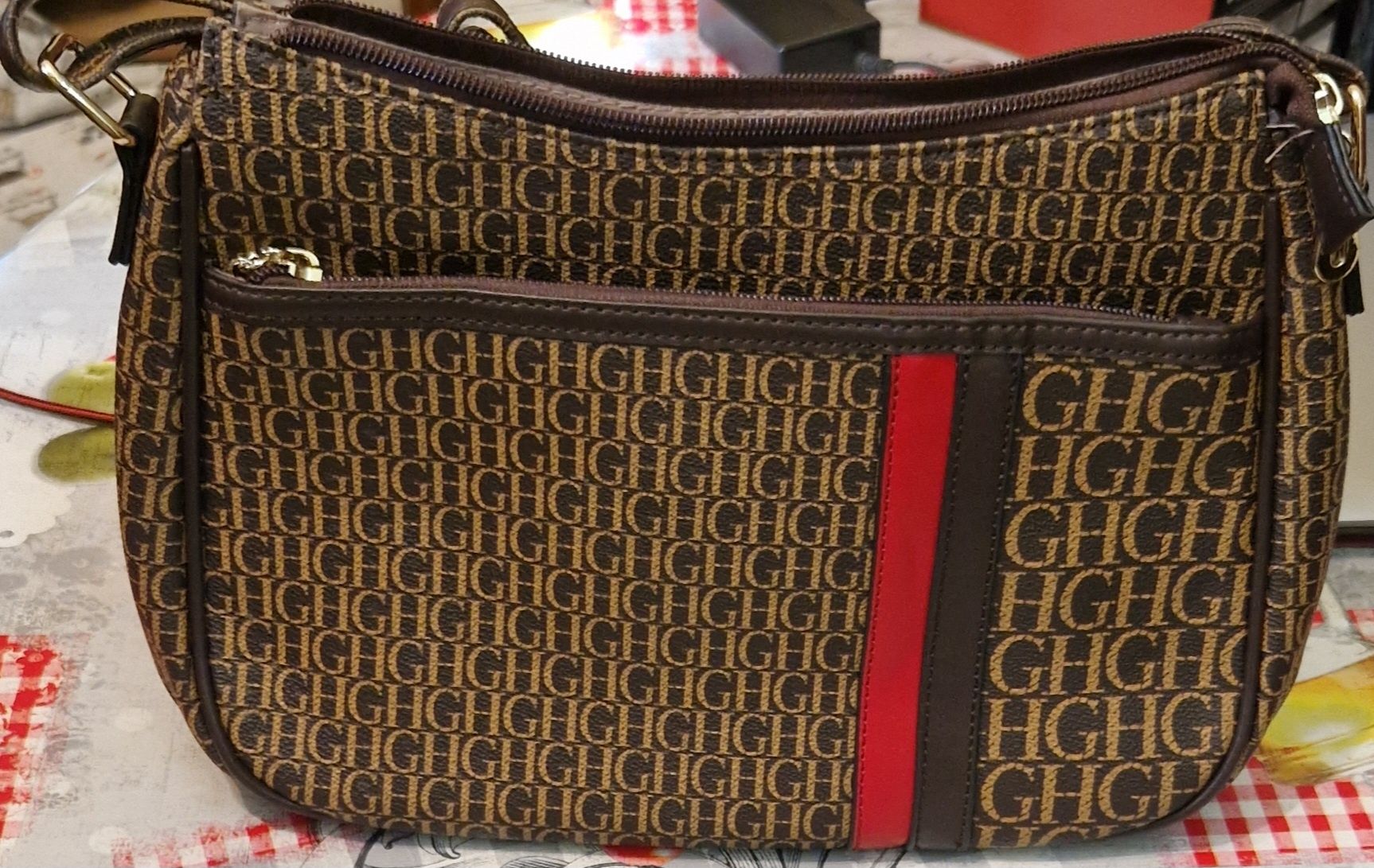 Vendo malas novas com etiqueta