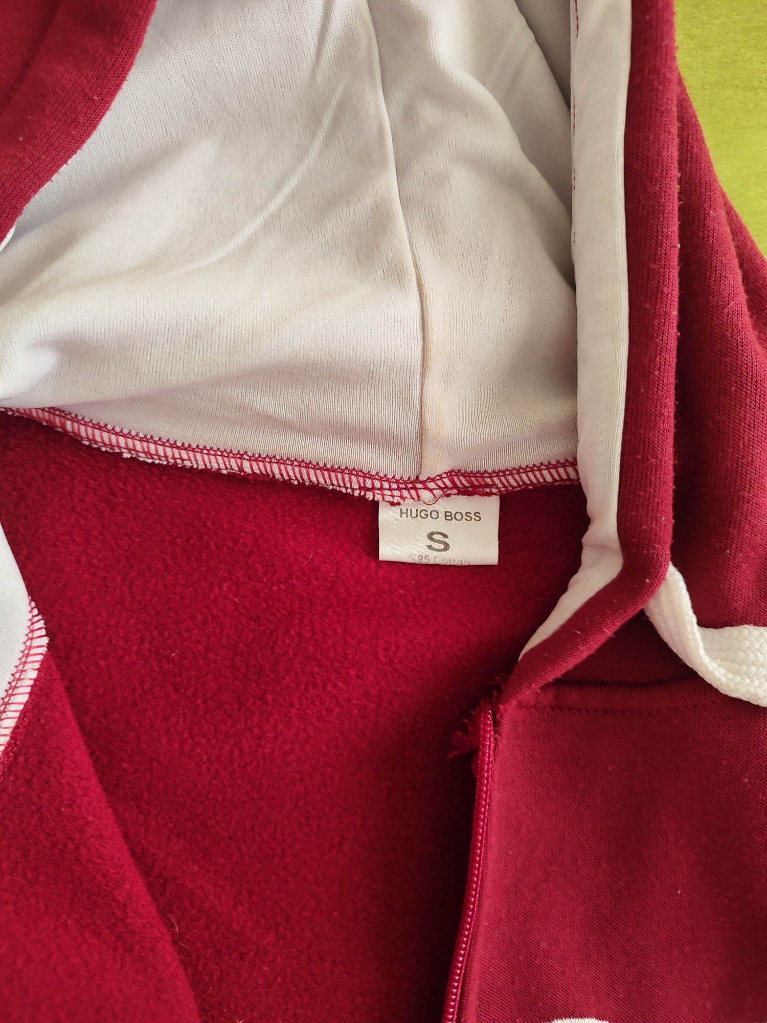 Hugo Boss, czerwona bluza S, rozpinana z kapturem, bdb. Odbiór osobist
