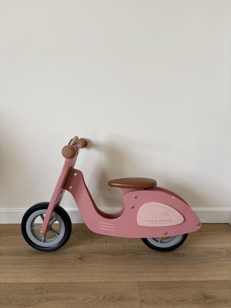 Scooter rowerek biegowy drewniany Little Dutch różowy
