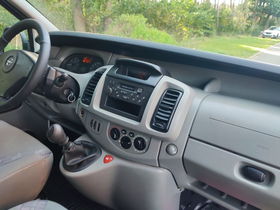 Opel Vivaro 2.5dti Long 9 miejsc