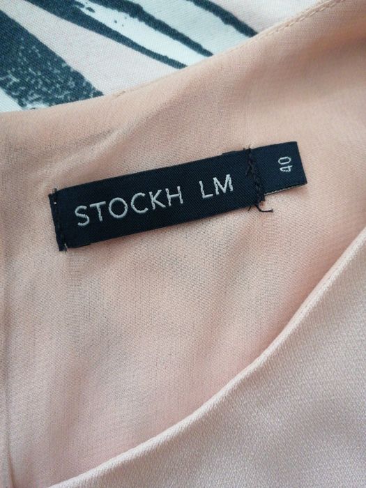 Bardzo ładna bluzka w kolorze pudrowego różu rozmiar M /L.