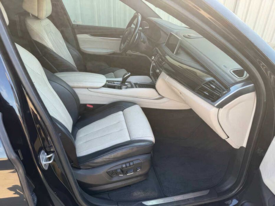 BMW X6 xDrive50i      2017
