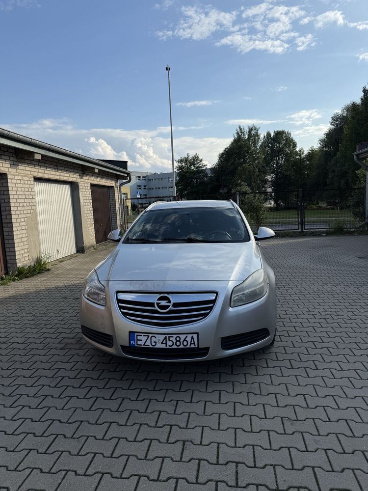 Opel Insignia 2.0 CDTI 2011 — uszkodzony silnik, do naprawy