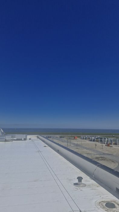 Montaż hydroizolacji membraną PVC, TPO, EPDM na dachu płaskim