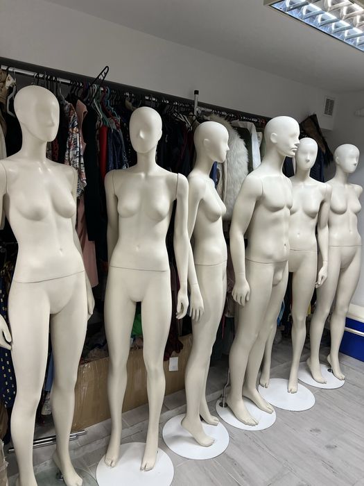 Manekiny wystawowe sklepowe