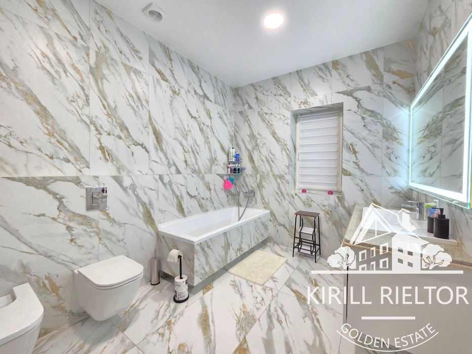 Продам дом с ремонтом и искусственным водопадом на участке S = 11 сот.