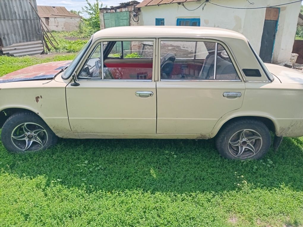 Автомобіль Ваз21013