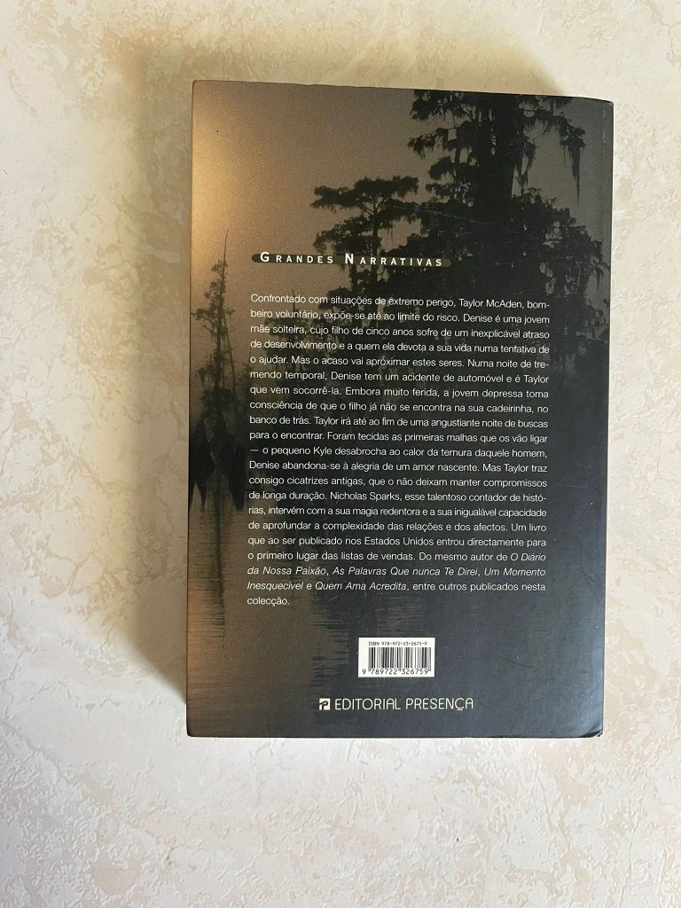 Livro de romance emocionante