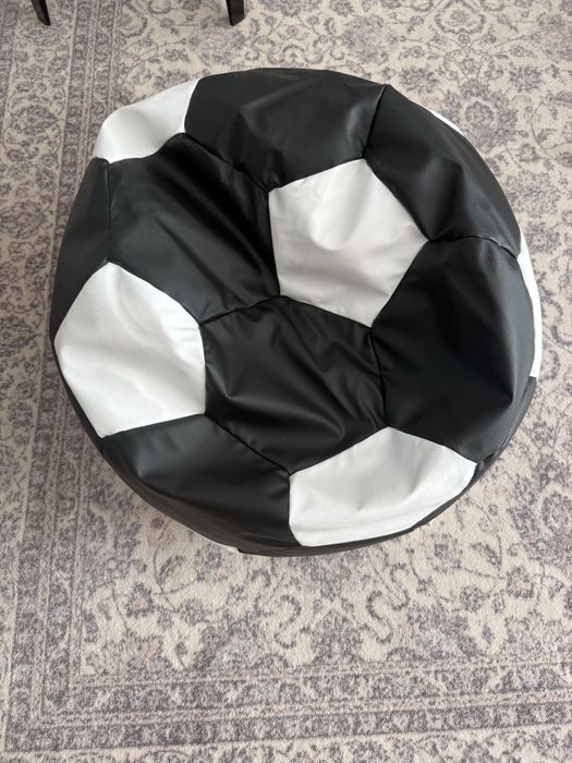 Fotel piłka puf czarno-biały