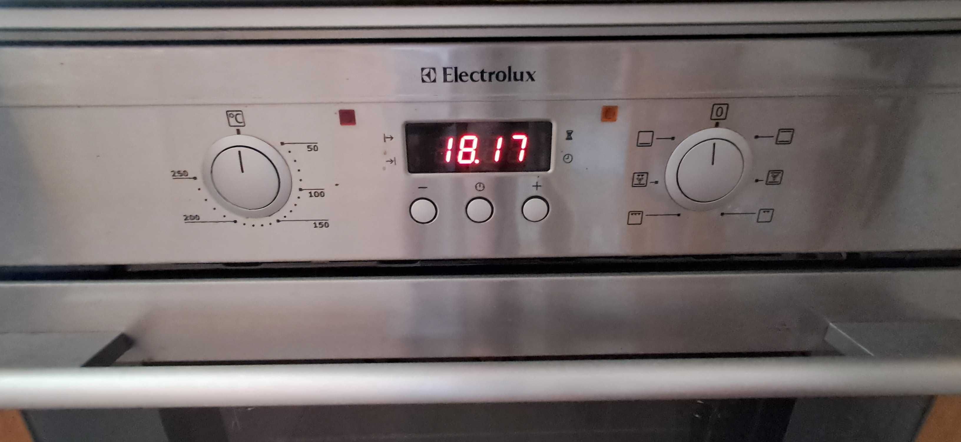 Forno eléctrico e placa fogão mista (gás e eléctrica)