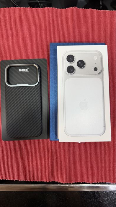 Iphone 17 Pro Silver + capa fibra carbono selado