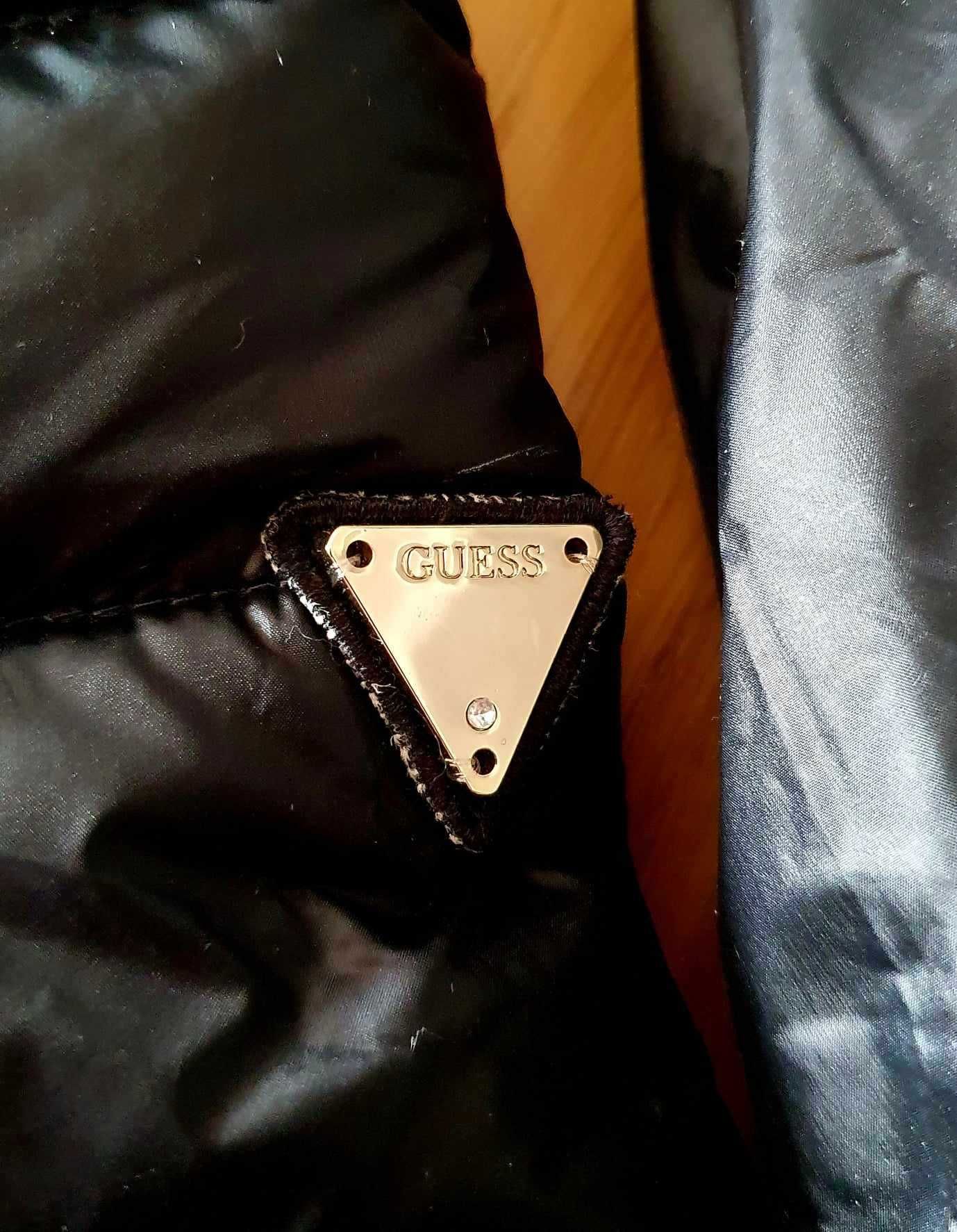 Kurtka puchowa marki Guess