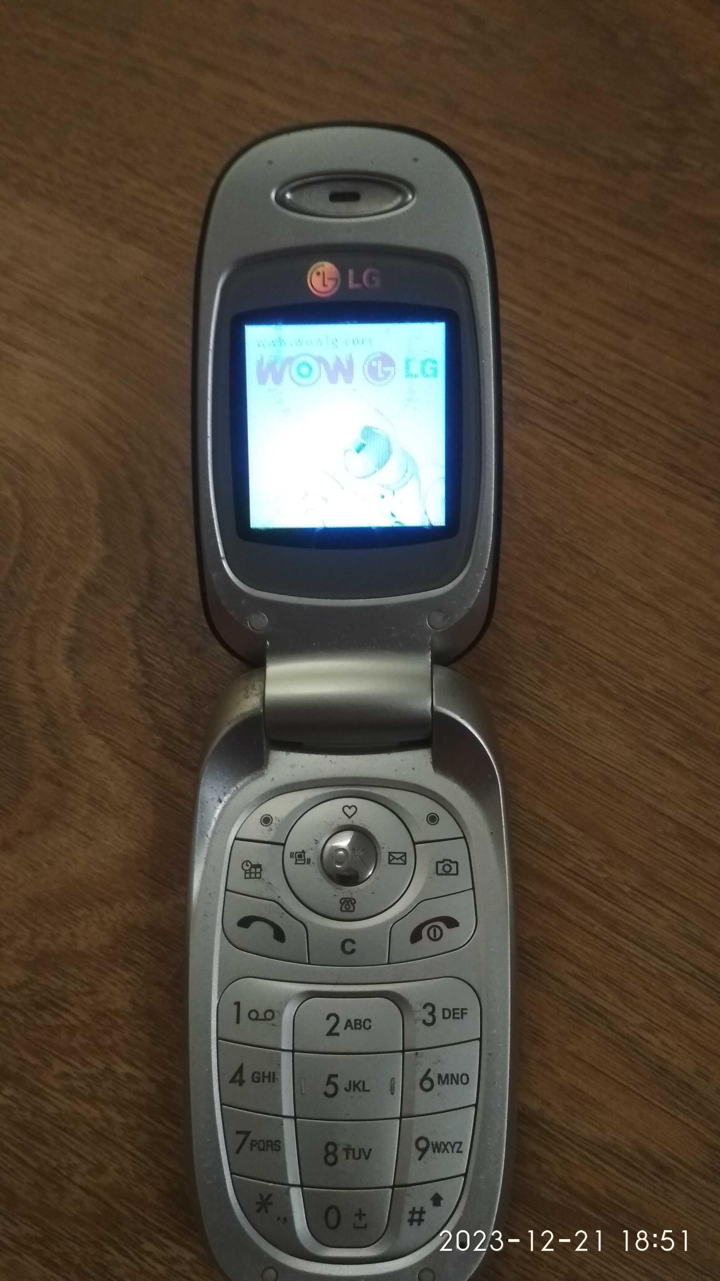 LG KG 220, słuchawki, ładowarka. Simlock Plusa