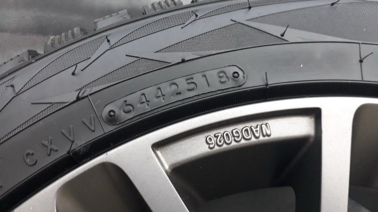 Momo Revenge 8x18/5x114.3 та Toyo observe g3-ice 235/45 r18